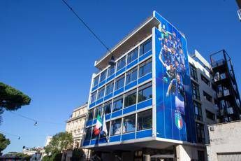 Si tinge d'Azzurri il palazzo della Figc a Roma Si tinge d'Azzurri il palazzo della Figc a Roma